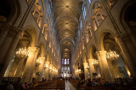katedrala notre dame je symbolem parize nad mestem na seine bdi od  stoleti ct ceska