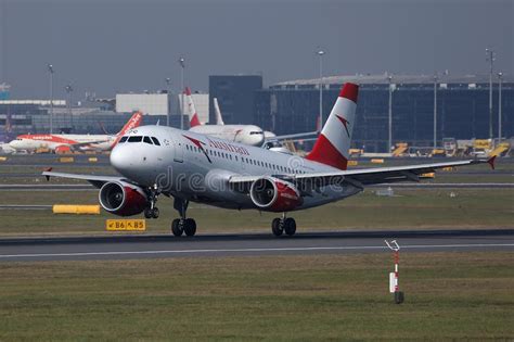austrian airlines plane    vienna airport vie editorial