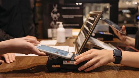 hospitality  adapting   contactless world