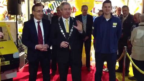 officiele opening anwb winkel roosendaal door burgemeester jacques niederer op  april