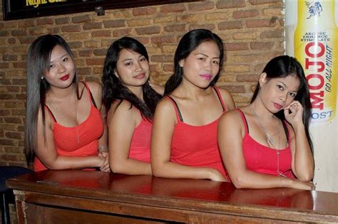 choose your filipina bar waitress carefully or just take then all hotpinay bargirls