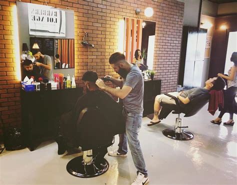 revival   local barbershop  places     trims