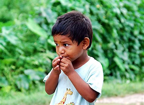 junge aus nepal fotos nepal