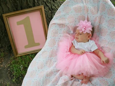 amys creative pursuits  month  baby photo shoot