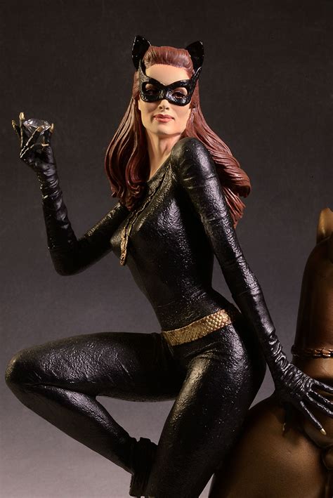 review and photos of 1966 catwoman julie newmar statue by tweeterhead
