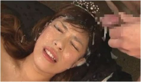 Cute Japanese Girls In Extreme Bukkake Ocean Sperm