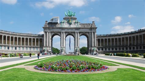 el arco del triunfo de paris  es el unico arco del mundo architectural digest