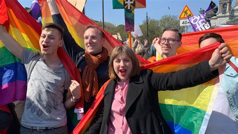 Russian Support For Lgbt Rights Hits 14 Year High Poll Says The