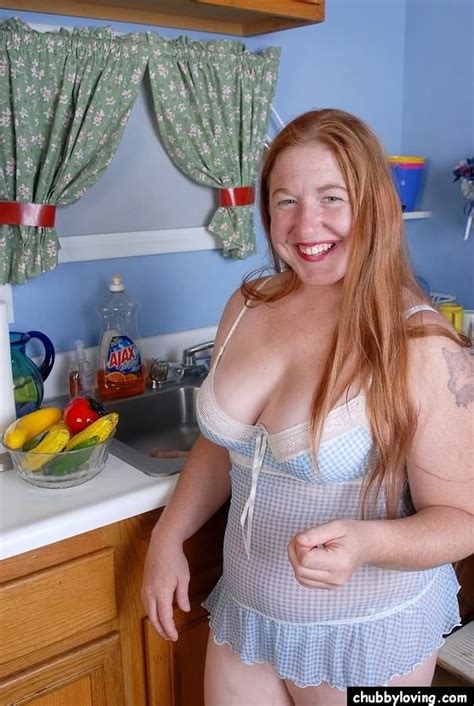 chubby loving redhead bbw playing banana in kitchen