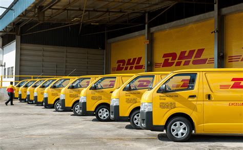 dhl ups  hermes deliver  sign  coronavirus research snipers