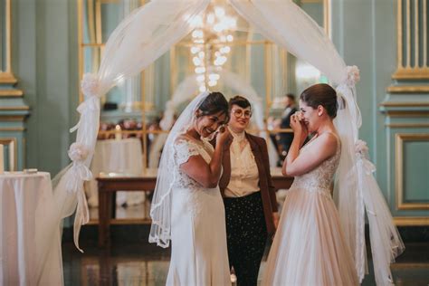33 beautiful lgbtq wedding photos that are overflowing with love