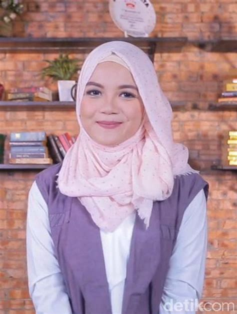 Video Tutorial Hijab Pashmina Ke Kantor Hanya 2 Menit