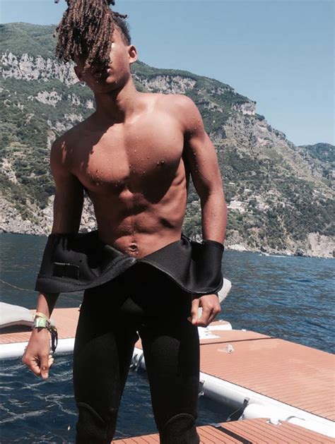 [pics] jaden smith s shirtless pic — shows off crazy abs in wetsuit hollywoodlife