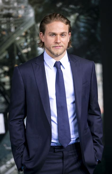 charlie hunnam quits los angeles charlie hunnam charlie hunnam girlfriend charlie hunnam soa