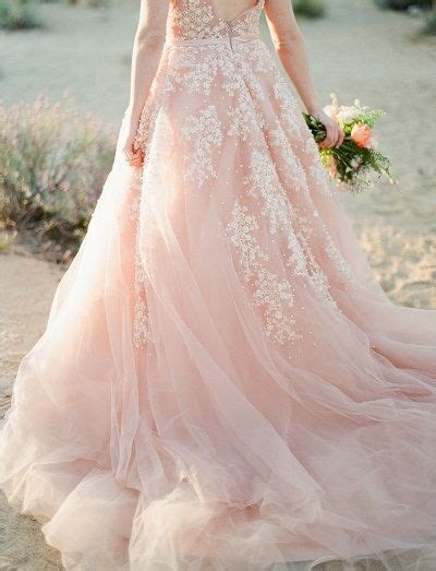 lichtroze prinsessenjurk als trouwjurk bruiloft inspiratie trouwjurk roze trouwjurk roze