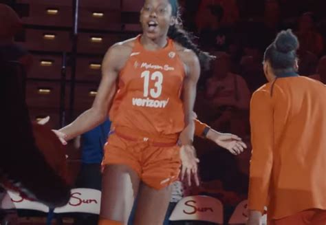Not Equal Pay Fair Pay Wnba S Ogwumike Gets Gender Wage Right On