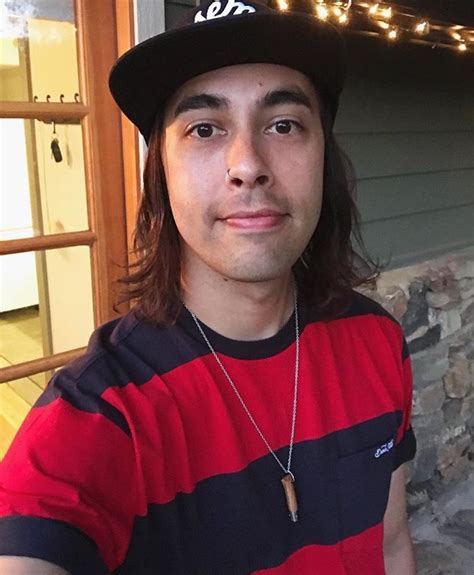 Pin By Abi On Vic Pierce The Veil Vic Fuentes People