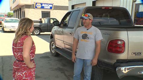 Thieves Take Off With Good Samaritan S Truck After Driver Stopped To