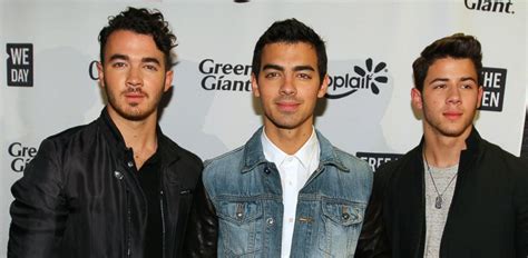 jonas brothers officially call  quits abc news