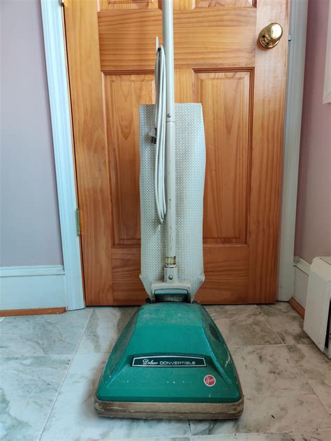 era hoover deluxe convertible vacuum   great suction cleaning power   good
