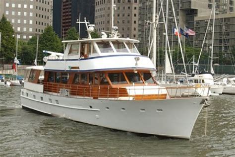yacht rental  york city  circle