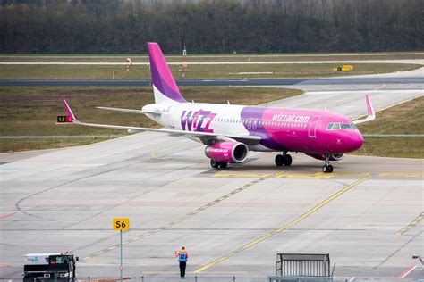 reizigers ten onrechte geweigerd op eindhoven airport wizz air wist niet van lossere reisregels