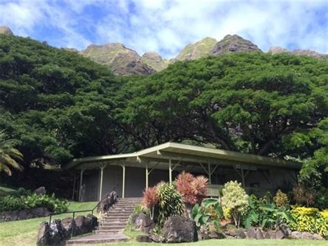 kualoa ranch paliku gardens pavilion hawaii wedding garden pavilion tropical wedding theme