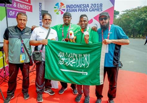 saudi national team athlete wins a silver medal in 2018 asian para