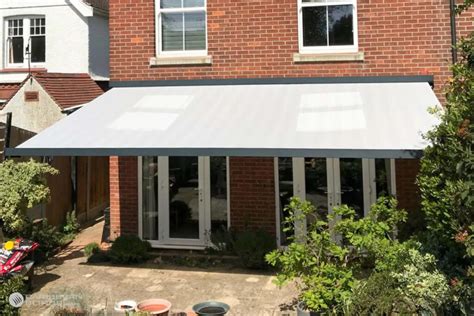 retractable awning   surrey home awnings  surrey