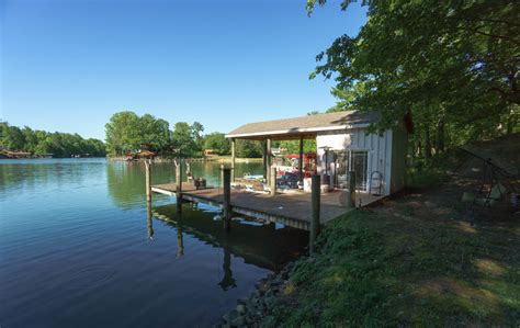 secluded smith mountain lake log cabin sold  noreen hartkern smith mountain lake real
