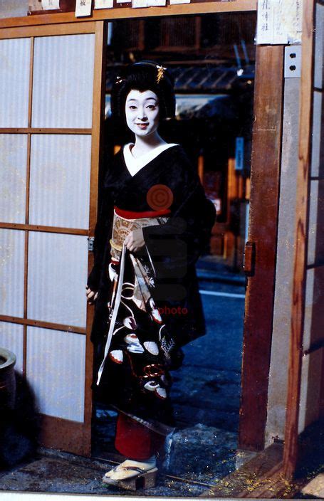 Mineko As Geiko Giving New Year Greetings Geisha Japan
