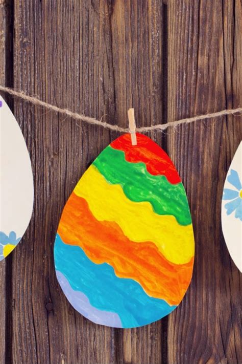 easy easter egg garland craft perfect  preschool kids