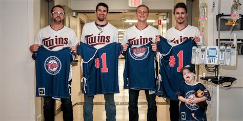 minnesota twins players visited cancer patients  childrens minnesota