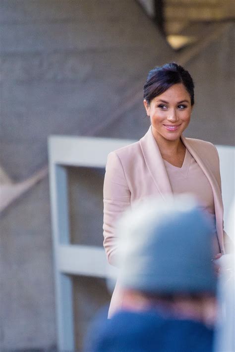 meghan markle visits the national theatre in london 01