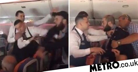 man filmed attacking cabin crew member because he lost his phone