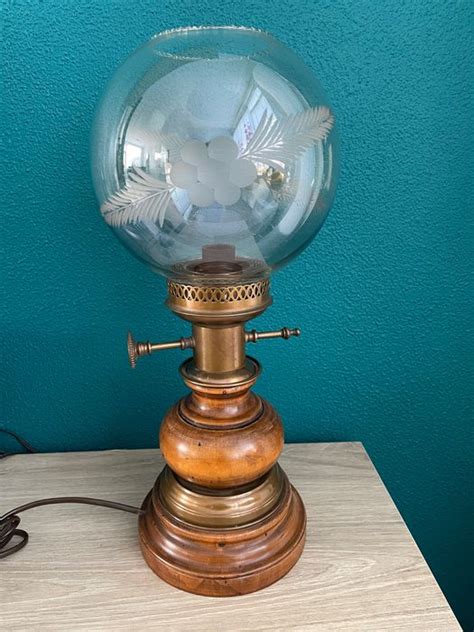 antieke bol lamp met ingekerfd glas  glas hout koper catawiki