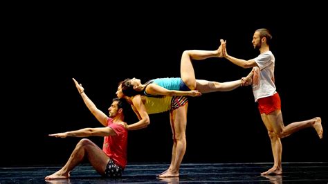 Review Ballet Preljocaj Offers A Trilogy Of Deconstruction And Chain