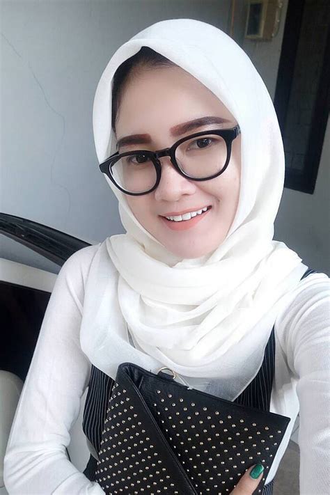 Kumpulan Foto Cewek Cantik Berkacamata Berjilbab Terbaru Dzargon