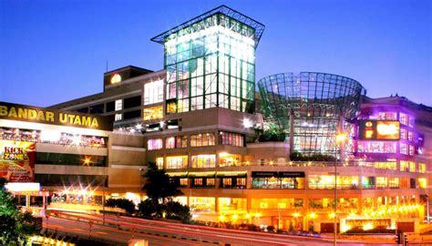 reasons  malaysians  resist flocking  shopping malls