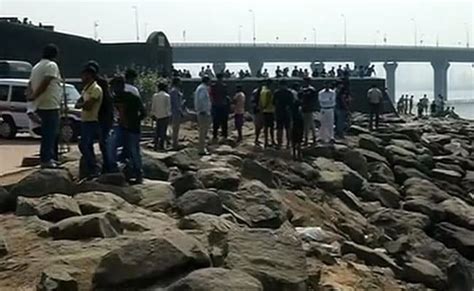 Marine Drive Chowpatty Among No Selfie Zones For Mumbai