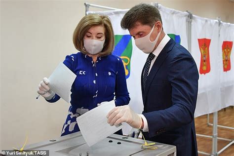 russians begin seven day vote on reforms that will allow putin to stay