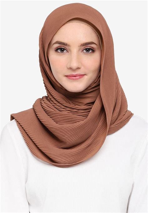 premium pleated shawl from vercato in dusty brown shawl