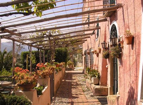 ca rosa  il suo splendido pergolato verezzi alley houses structures pink italia homes