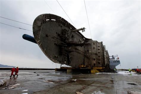 south korean ferry that capsized and killed 304 removed from