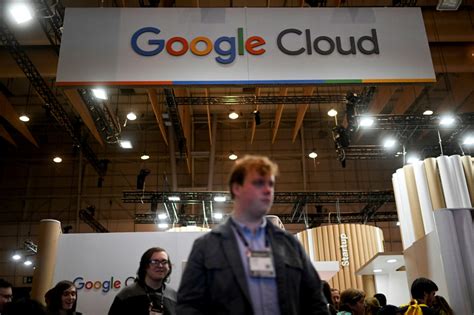 google courts businesses  ramped  cloud ai yencomgh