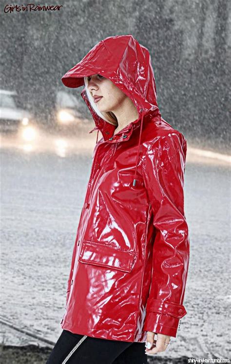 shiny red raincoat regenmantel regenjacke pvc regenmantel
