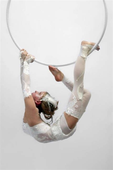 pin by katie wilkerson on aerial hoop aro aéreo acrobacias arte circense