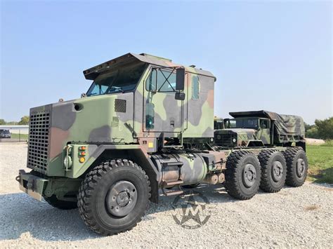 oshkosh   het military heavy haul tractor truck midwest military equipment