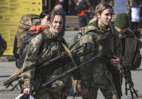 More And More Ukrainian Women Soldiers Fighting Russian Aggression