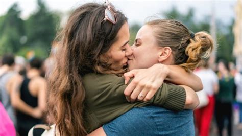 Lo Que Las Parejas Lesbianas Nos Enseñan Sobre La Desigualdad Entre